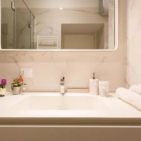 Porta Venezia - Design Con Balcone - 55mq Apartment *