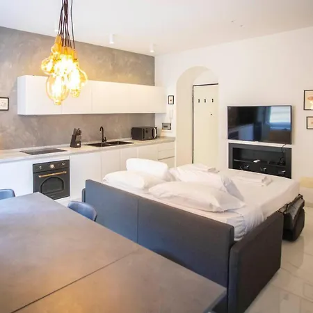 Apartment Porta Venezia - Design Con Balcone - 55mq Milan